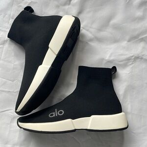 1481- Alo Velocity Knit black Sneakers- size 9- (alo black sock sneakers